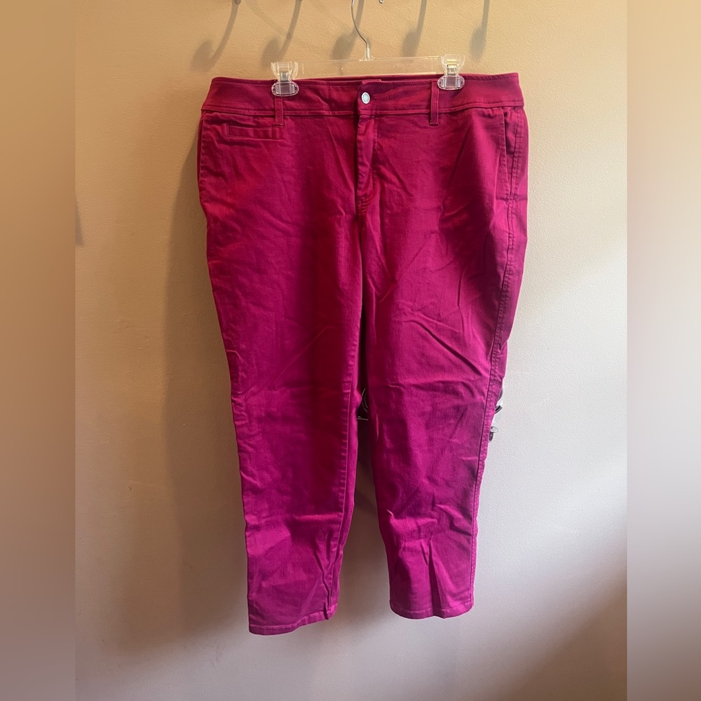 Pink Market and Spruce 18w full length pants.  Very comfortable. Stitch fix.
